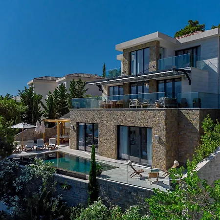Villa Ivy - An Award Winning Beachfront On The Island Of Brac Near Split Selca (Brac)