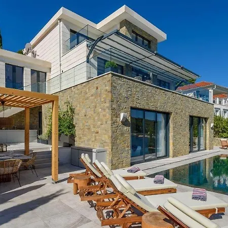 Ivy - An Award Winning Beachfront On The Island Of Brac Near Split * Selca (Brac)