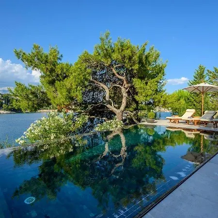 Villa Ivy - An Award Winning Beachfront On The Island Of Brac Near Split Selca (Brac)