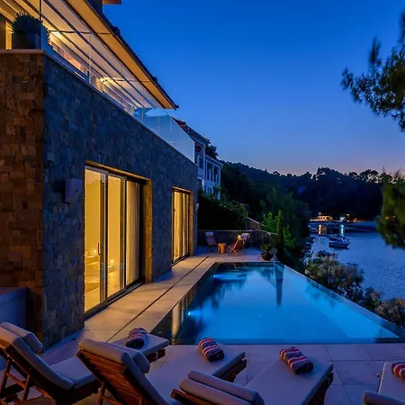 Ivy - An Award Winning Beachfront On The Island Of Brac Near Split * Selca (Brac)
